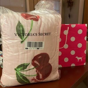 NWT Victoria Secret/PINK HTF RARE Cherry Sherpa